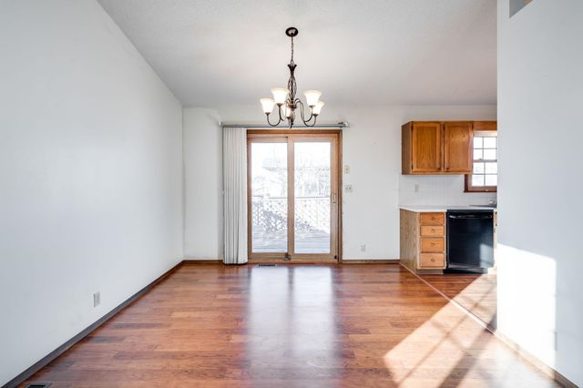 5440 S Stoneborough Ct, Wichita, KS 67217