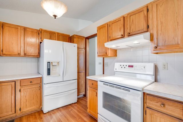 5440 S Stoneborough Ct, Wichita, KS 67217