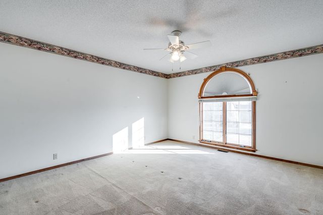 5440 S Stoneborough Ct, Wichita, KS 67217