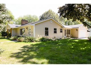 4725 Valley View Road, Edina, MN 55424
