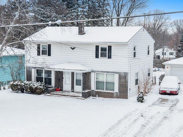 2423 DECKNER AVENUE, Green Bay, WI 54302