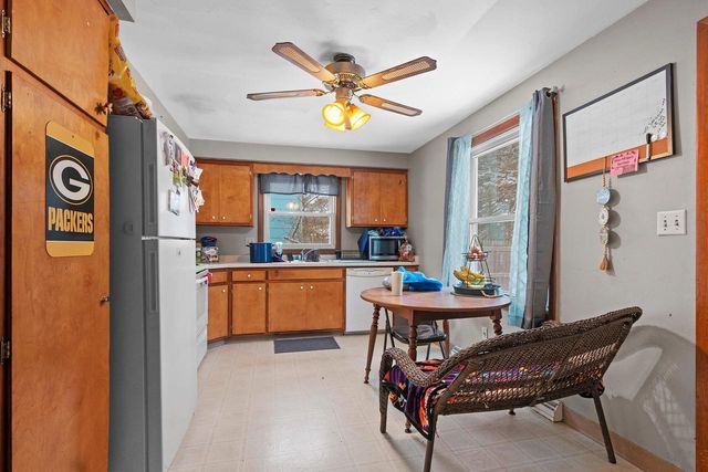 2423 DECKNER AVENUE, Green Bay, WI 54302