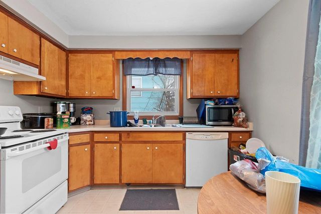 2423 DECKNER AVENUE, Green Bay, WI 54302