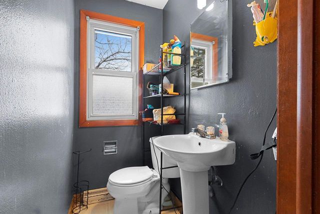 2423 DECKNER AVENUE, Green Bay, WI 54302