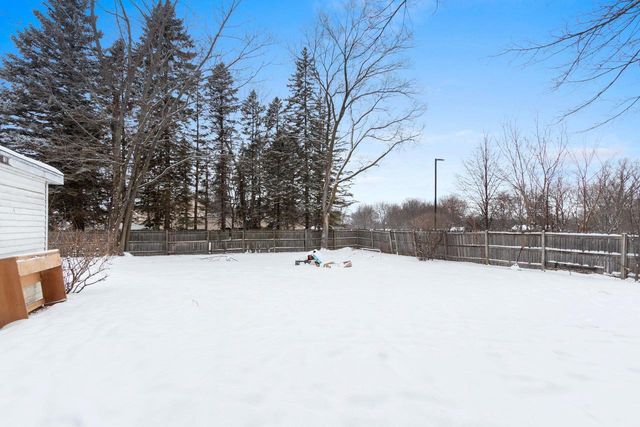 2423 DECKNER AVENUE, Green Bay, WI 54302