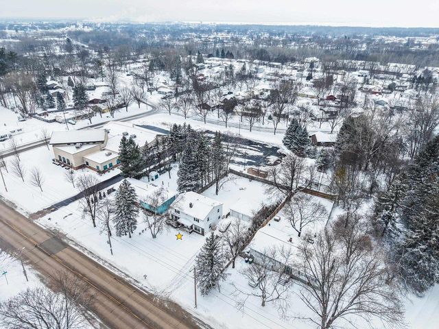 2423 DECKNER AVENUE, Green Bay, WI 54302