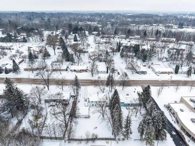 2423 DECKNER AVENUE, Green Bay, WI 54302