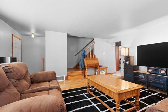 2423 DECKNER AVENUE, Green Bay, WI 54302