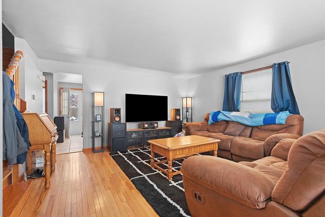 2423 DECKNER AVENUE, Green Bay, WI 54302