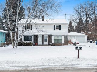 2423 DECKNER AVENUE, Green Bay, WI 54302