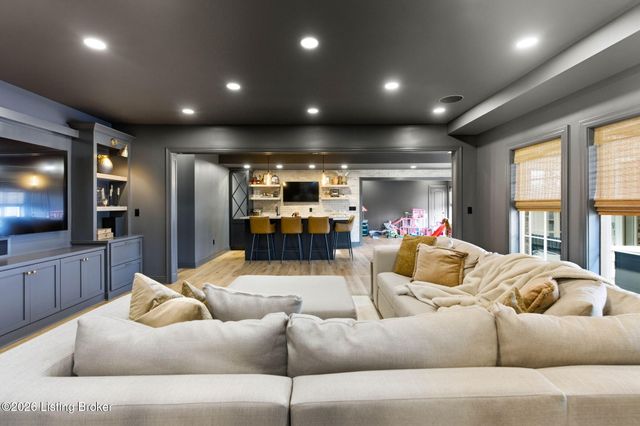 13403 Hampton Cir, Goshen, KY 40026