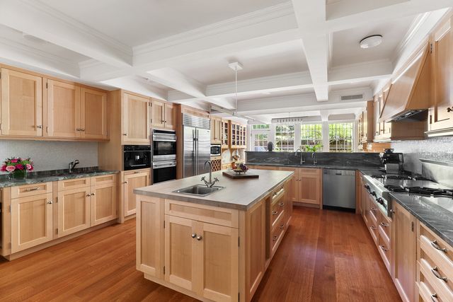 134 E 62ND Street, New York City, NY 10065