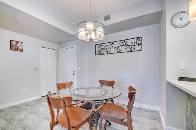 720 S Sapodilla Avenue 208, West Palm Beach, FL 33401