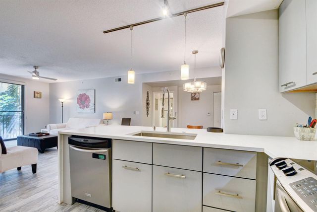 720 S Sapodilla Avenue 208, West Palm Beach, FL 33401