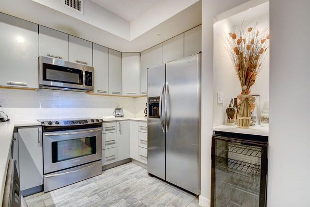 720 S Sapodilla Avenue 208, West Palm Beach, FL 33401