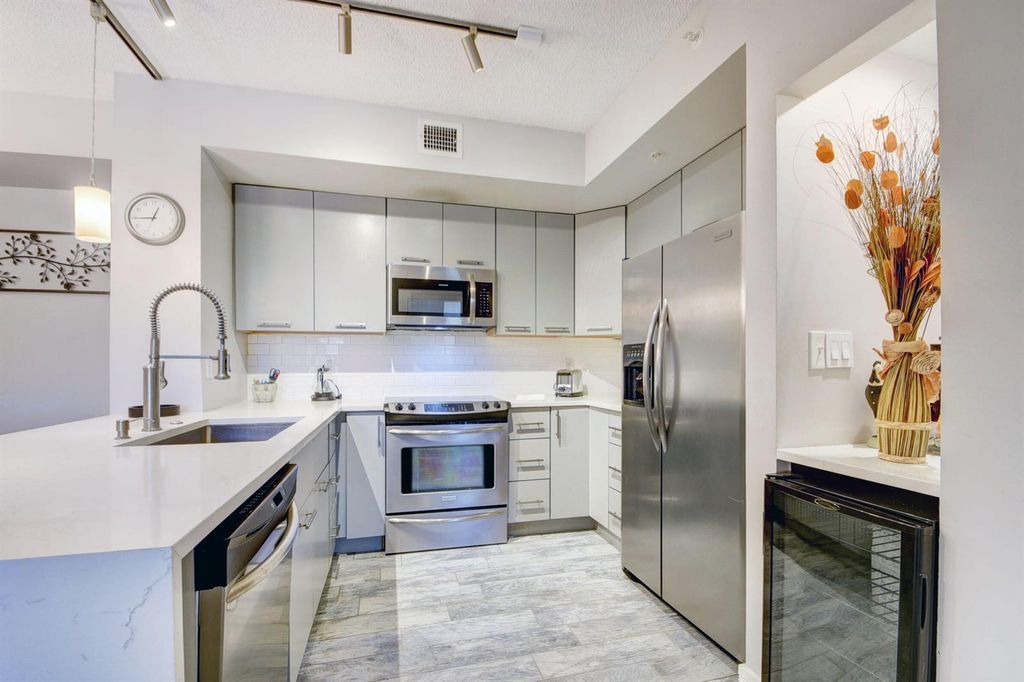 720 S Sapodilla Avenue 208, West Palm Beach, FL 33401