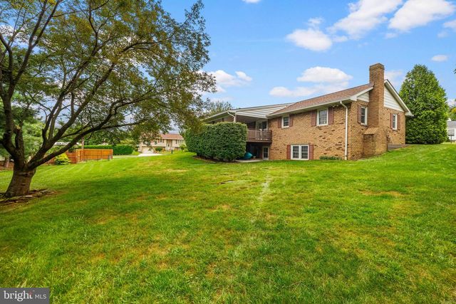1010 MARIETTA AVE, Hanover, PA 17331