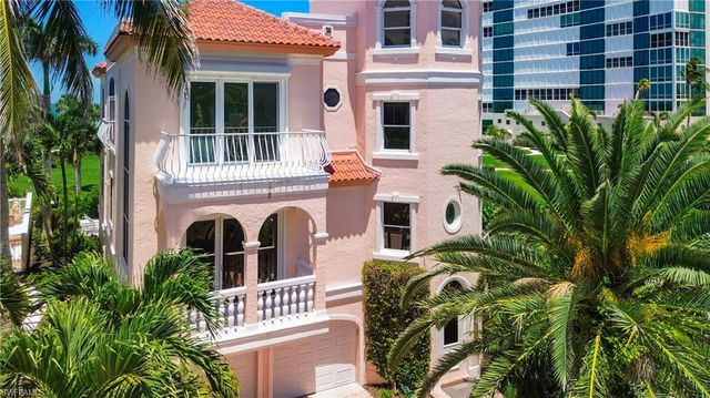 21 Casa Mar LN 21, Naples, FL 34103