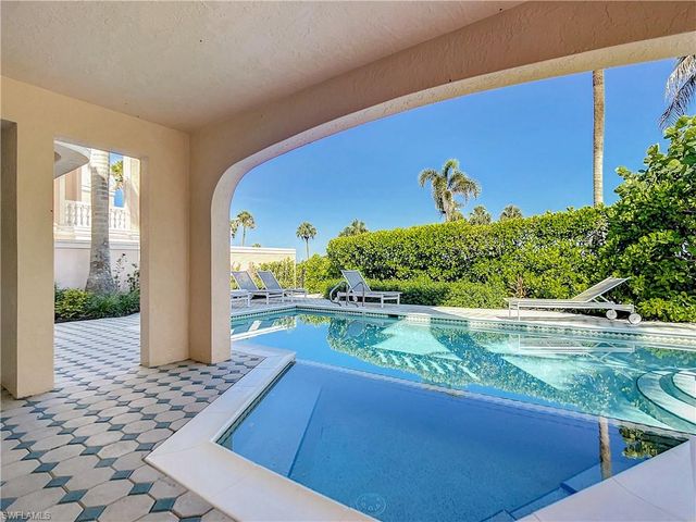 21 Casa Mar LN 21, Naples, FL 34103