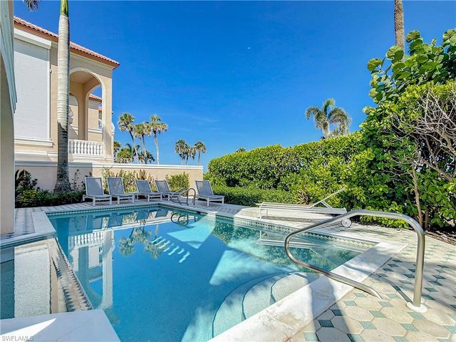 21 Casa Mar LN 21, Naples, FL 34103