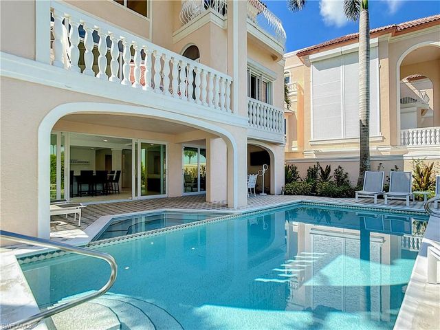 21 Casa Mar LN 21, Naples, FL 34103