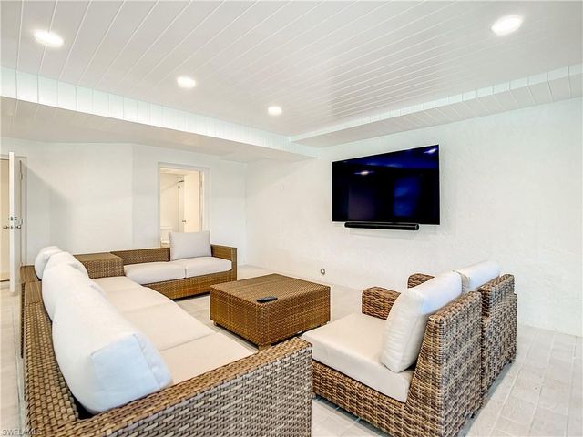 21 Casa Mar LN 21, Naples, FL 34103