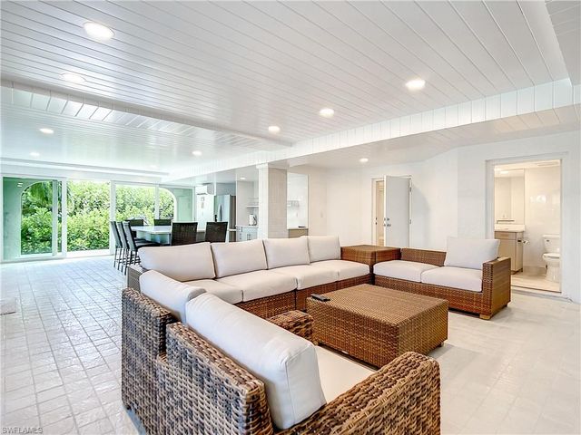 21 Casa Mar LN 21, Naples, FL 34103