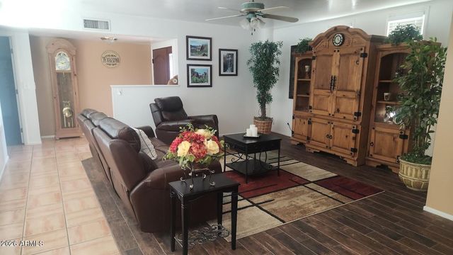 7136 W JOHN CABOT Road, Glendale, AZ 85308
