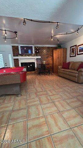 7136 W JOHN CABOT Road, Glendale, AZ 85308
