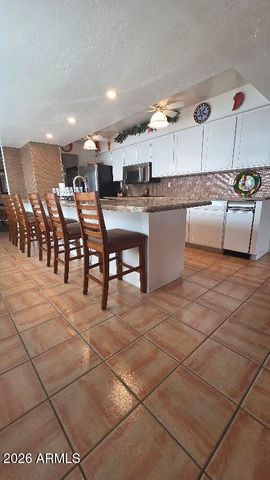 7136 W JOHN CABOT Road, Glendale, AZ 85308