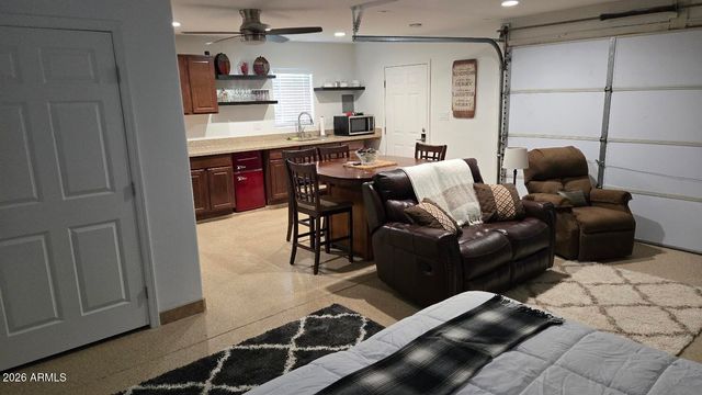 7136 W JOHN CABOT Road, Glendale, AZ 85308
