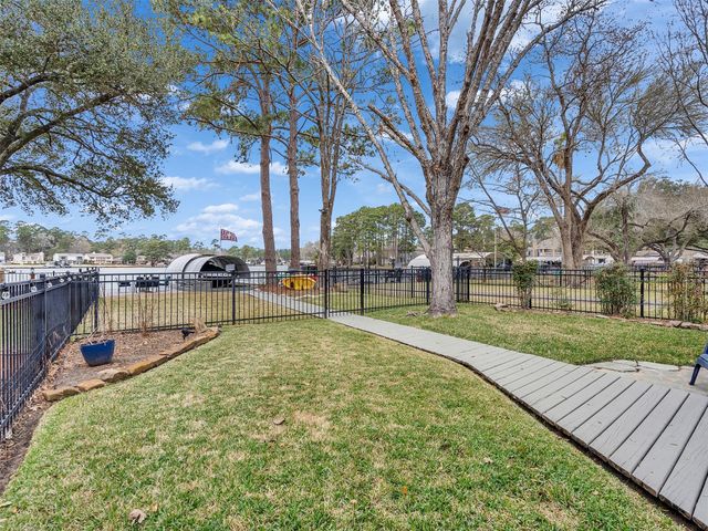 11715 Twain Drive, Montgomery, TX 77356