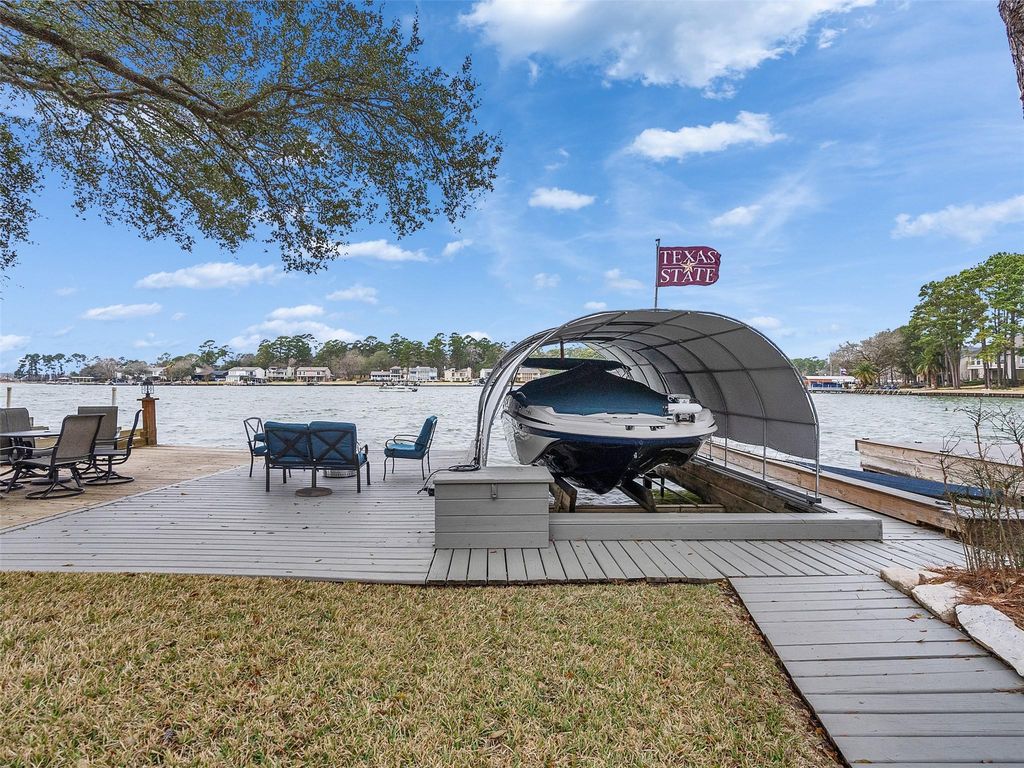 11715 Twain Drive, Montgomery, TX 77356