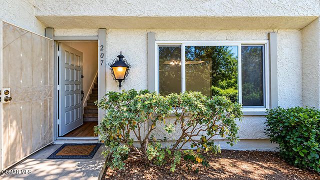 207 Green Heath Place, Thousand Oaks, CA 91361