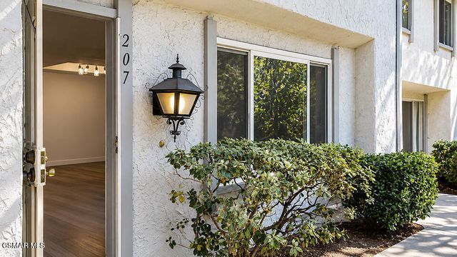 207 Green Heath Place, Thousand Oaks, CA 91361