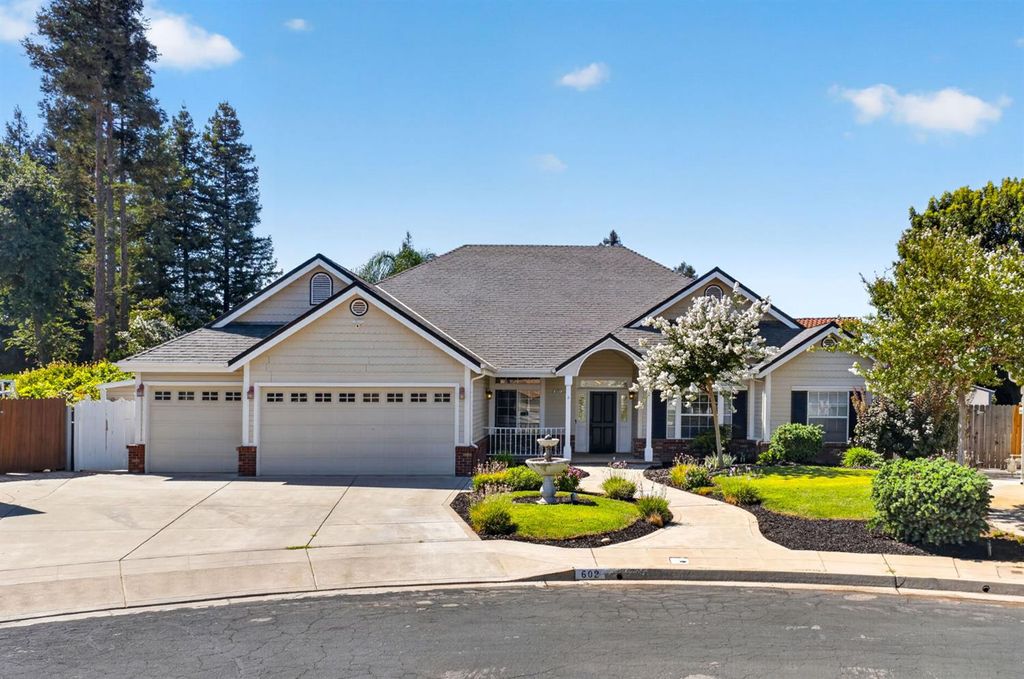 Image 1 of property listing at 602 Fallbrook Avenue, Clovis, CA 93611