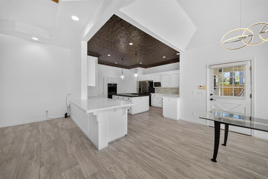 Image 18 of property listing at 602 Fallbrook Avenue, Clovis, CA 93611