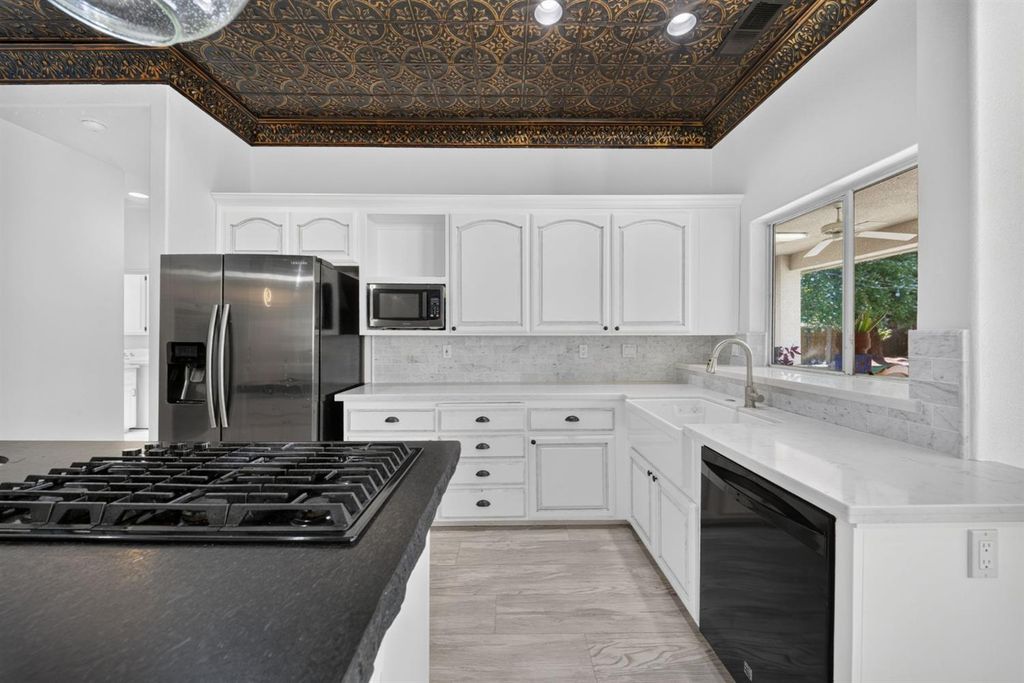 Image 19 of property listing at 602 Fallbrook Avenue, Clovis, CA 93611