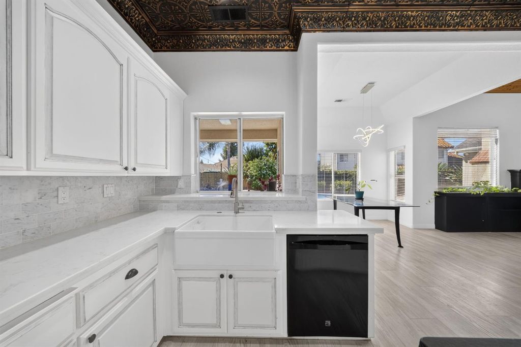 Image 20 of property listing at 602 Fallbrook Avenue, Clovis, CA 93611
