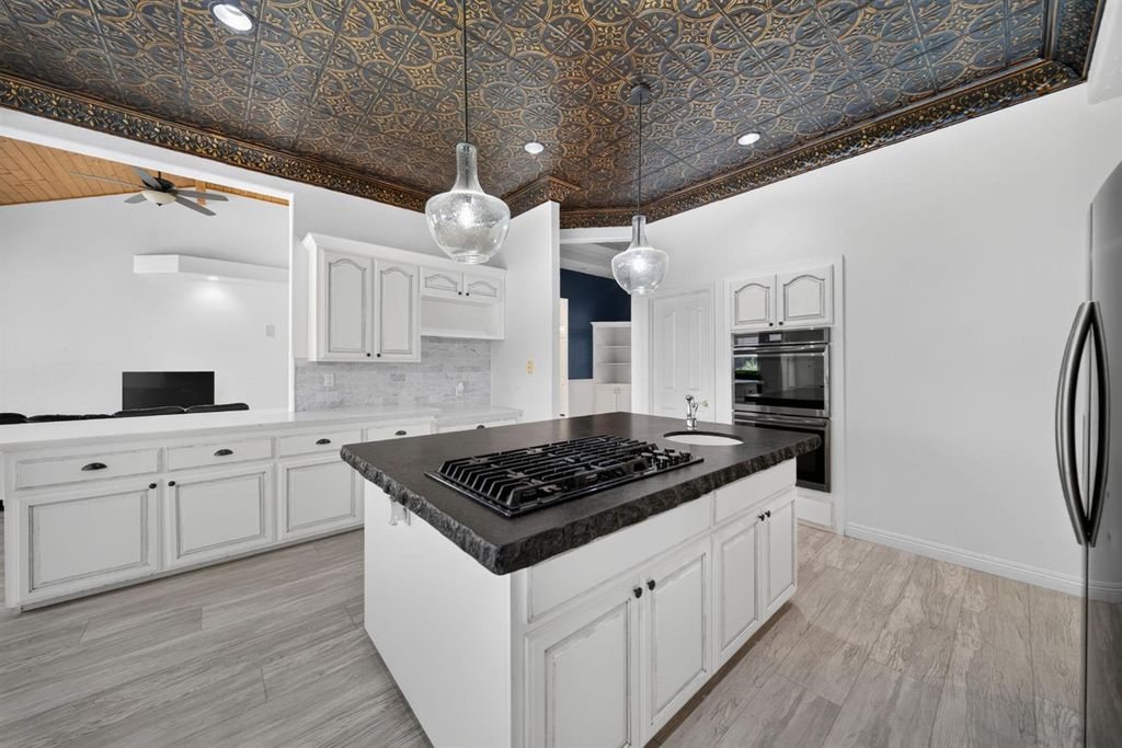 Image 22 of property listing at 602 Fallbrook Avenue, Clovis, CA 93611