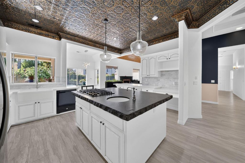 Image 23 of property listing at 602 Fallbrook Avenue, Clovis, CA 93611