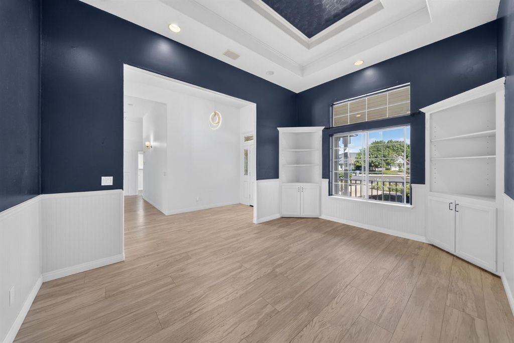 Image 28 of property listing at 602 Fallbrook Avenue, Clovis, CA 93611