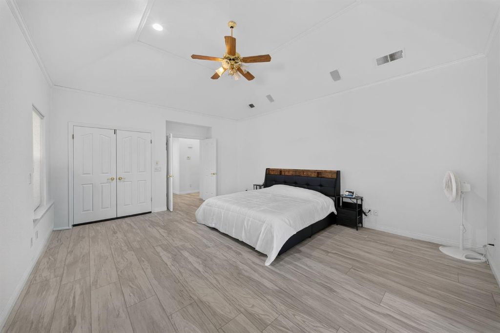Image 35 of property listing at 602 Fallbrook Avenue, Clovis, CA 93611