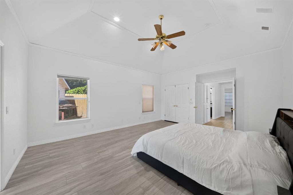 Image 37 of property listing at 602 Fallbrook Avenue, Clovis, CA 93611