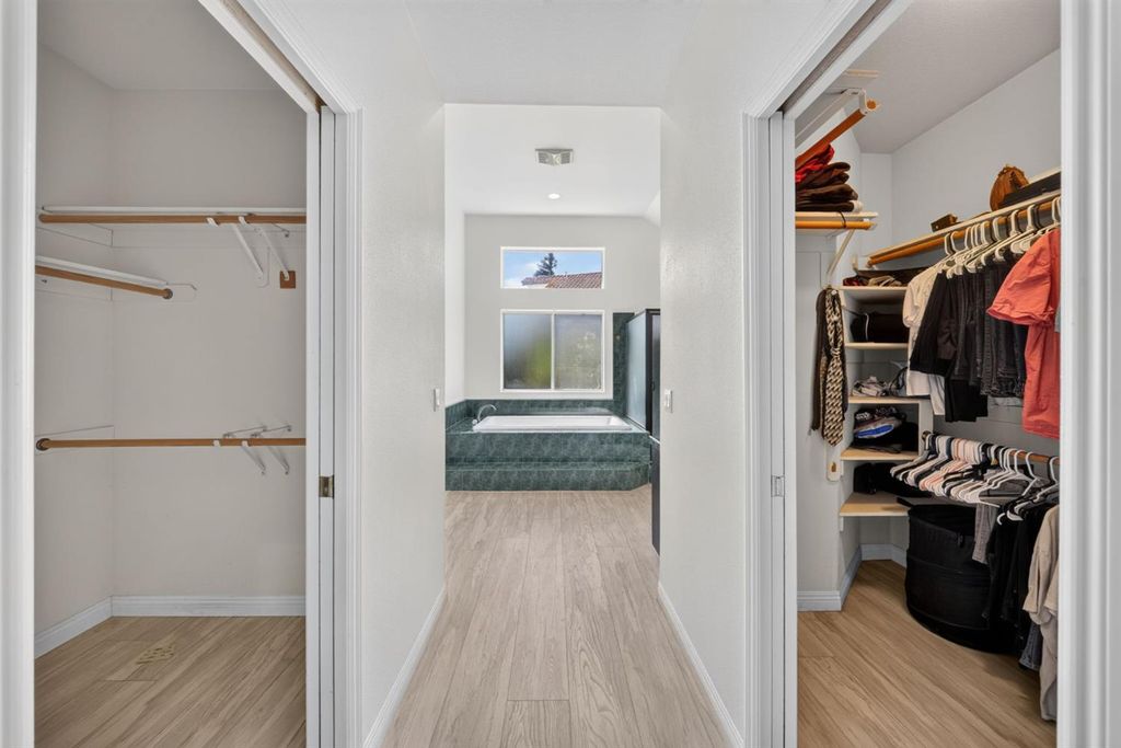 Image 39 of property listing at 602 Fallbrook Avenue, Clovis, CA 93611