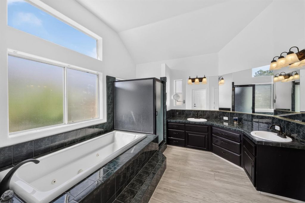 Image 42 of property listing at 602 Fallbrook Avenue, Clovis, CA 93611