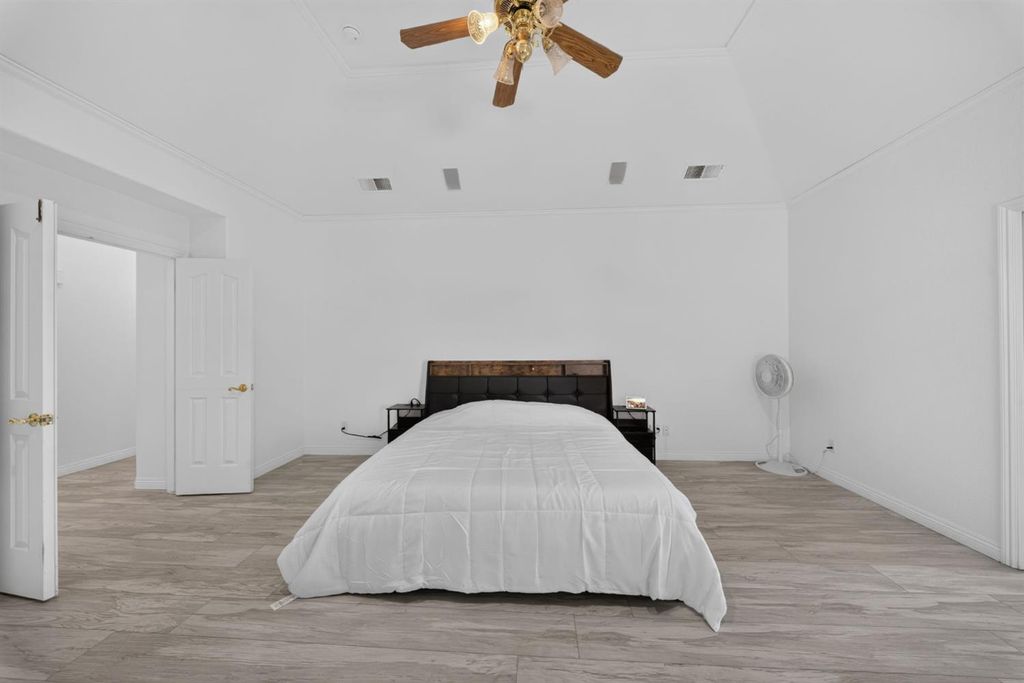 Image 43 of property listing at 602 Fallbrook Avenue, Clovis, CA 93611