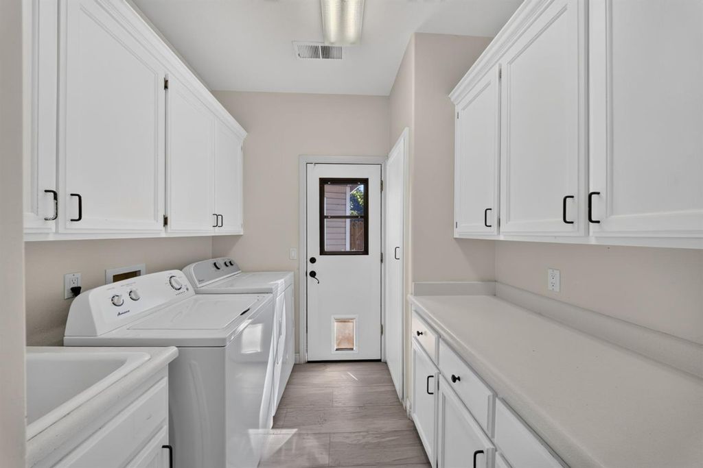 Image 47 of property listing at 602 Fallbrook Avenue, Clovis, CA 93611