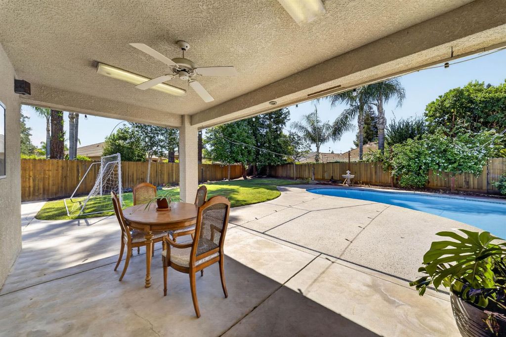 Image 50 of property listing at 602 Fallbrook Avenue, Clovis, CA 93611