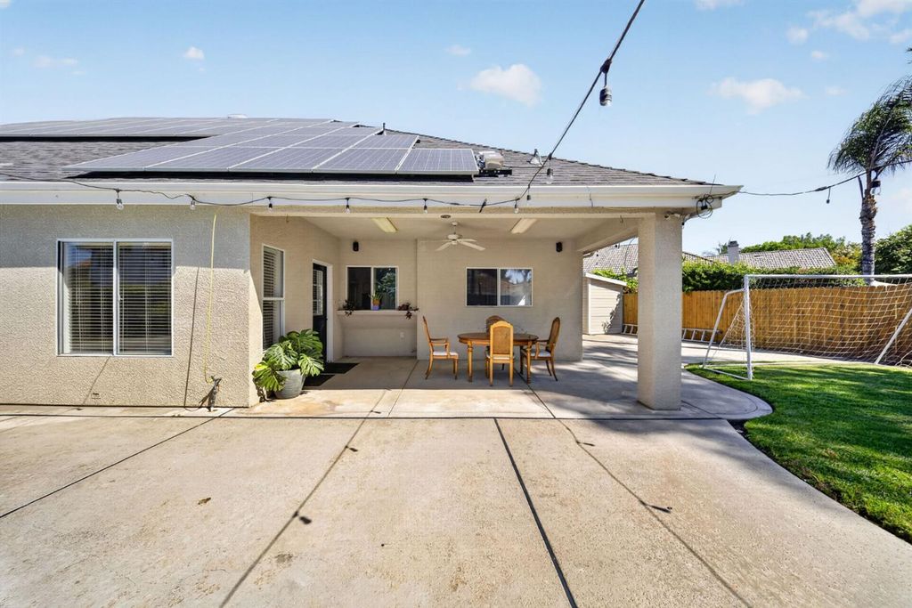 Image 51 of property listing at 602 Fallbrook Avenue, Clovis, CA 93611